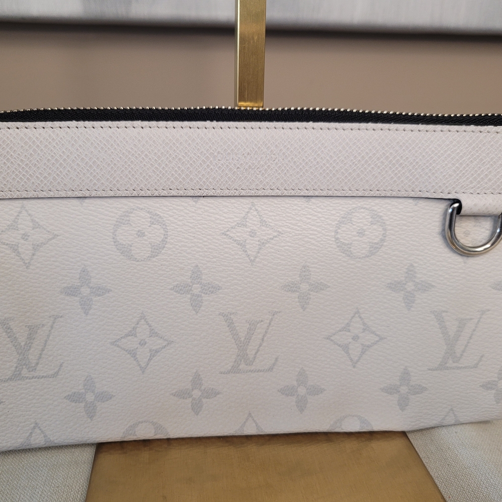 Louis Vuitton White Monogram Clutch with Silver Accents (IC chipped) - Picture 2 of 13